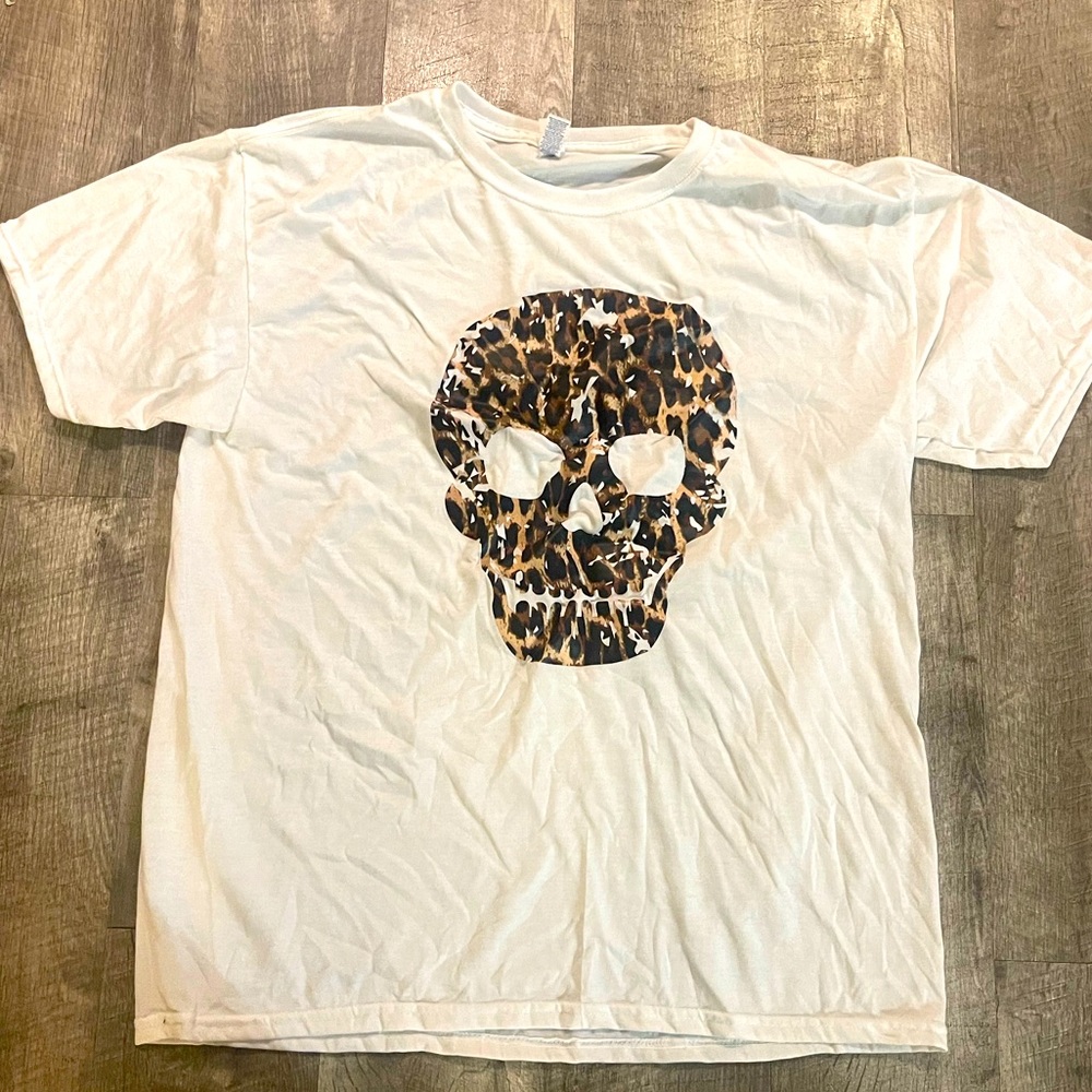 Women’s skull shirt, cheetah, print size large